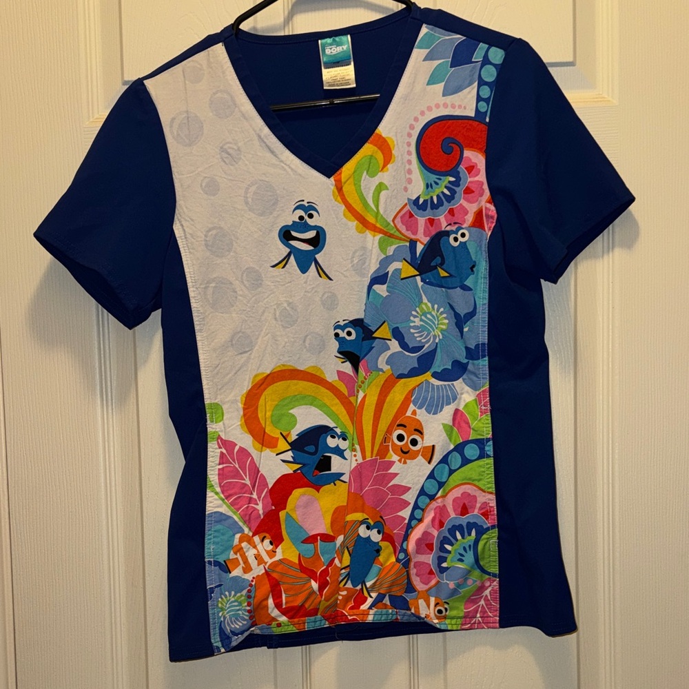 Colorful V-Neck Scrub Top with Cartoon Fish